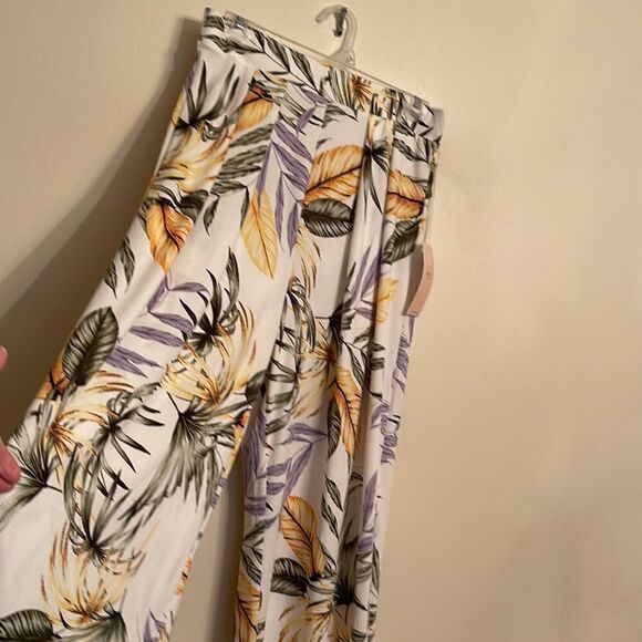 Blashe Pleated Wide Leg Pull on Pants - NWT - Picture 3 of 7